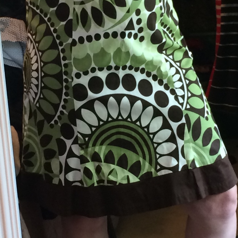 Green bold print skirt Size 10